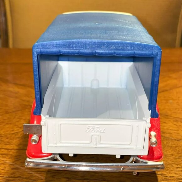 Solido Ford V8 Pick Up 1936 Budweiser Graphics Model Truck 1/19 Scale - Picture 5 of 10